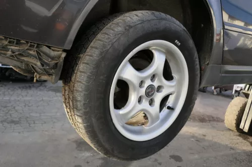 VW Passat 3BG Alufelgen Winterreifen Reifen 205/60 R15 91H KBA 43885 # 7mm (151724)