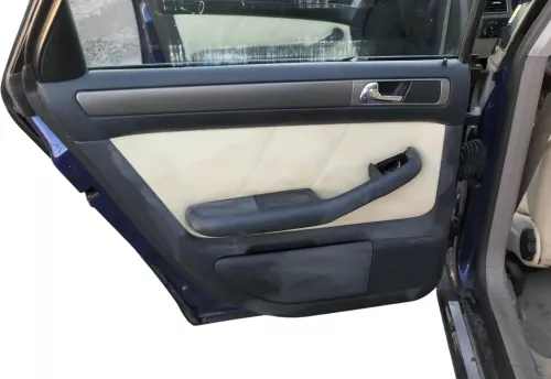 Audi A6 4B Türverkleidung Verkleidung Tür vorne hinten Leder besch melange beige (151789)