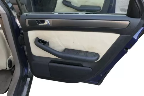 Audi A6 4B Türverkleidung Verkleidung Tür vorne hinten Leder besch melange beige (151789)