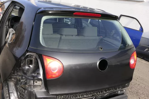 VW Golf 5 V Heckklappe hinten Kofferraumklappe + Scheibe schwarz LC9Z black magi (151925)