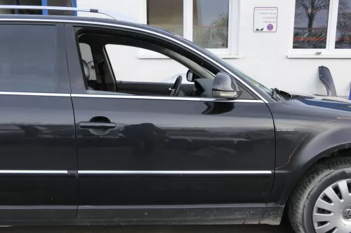 VW Passat 3B 3BG Kombi + Limo Tür vorne rechts Beifahrertür schwarz LC9Z black m (152020)