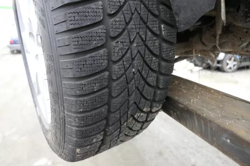 Audi A4 8E A6 4B Alufelgen 225/55 R16 99H Winterreifen Reifen Felgen 4-7mm Autec (152174)