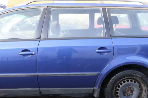VW Passat 3B 3BG Kombi Variant Tür hinten links blau LR5V + Scheibe (152532)