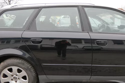 Audi A4 B7 8E Tür hinten rechts schwarz LY9B brillian Kombi mit Scheibe  Rahmen (152812)