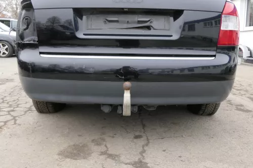 Audi A4 8E B6 Kombi Avant Stoßstange hinten mit Spoiler schwarz LY9B brilliant