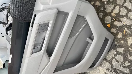 VW Crafter 7C MAN TGE Türverkleidung Verkleidung Tür vorne rechts grau (153151)