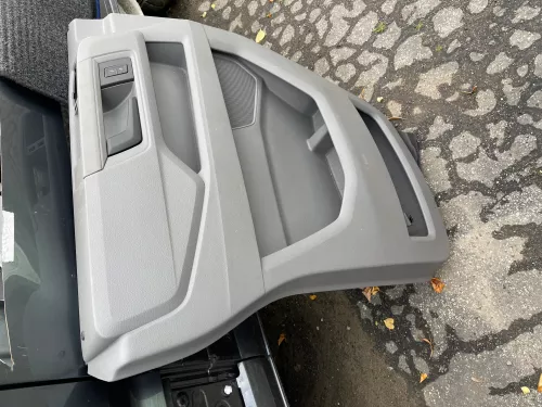 VW Crafter 7C MAN TGE Türverkleidung Verkleidung Tür vorne rechts grau (153151)
