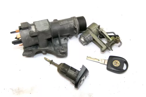 VW Golf 4 Limo Schloßsystem 1 Türschloß 1 Schlüssel Zündschloß Heckschloß OHNE (153433)