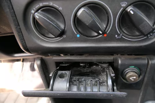 VW Passat 3A 35i Aschenbecher Zigarettenanzünder vorne  (155424)