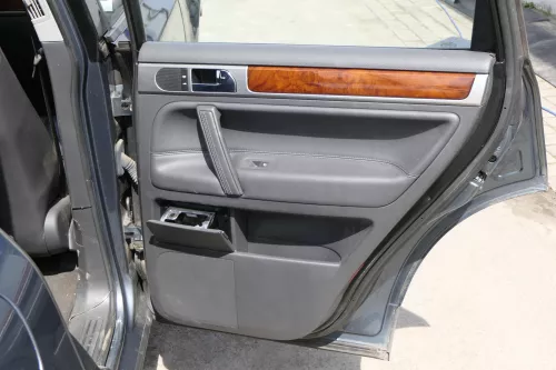 VW Touareg 7L Türverkleidung Verkleidung Tür Leder hinten rechts anthrazit NUQ  (156028)