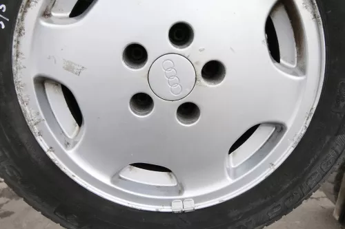 4x Audi A4 100 Alufelgen 195/65 R15 91T Winterreifen Reifen 3-6mm 441601025S (156573)