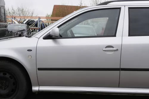 Skoda Octavia 1U Kombi + Limo Tür vorne links Fahrertür silber grau LF7T 9102 (156583)