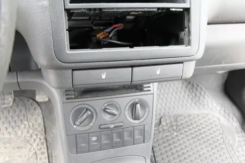 Seat Arosa VW Lupo Becherhalter Dosenhalter unten geschraubt schwarz 2 (156894)