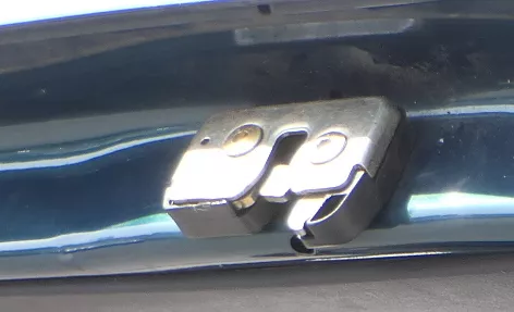 VW Golf 3 1H Limo Heckschloß Schloß unten an Heckklappe 1H6827505B Fanghaken (157267)