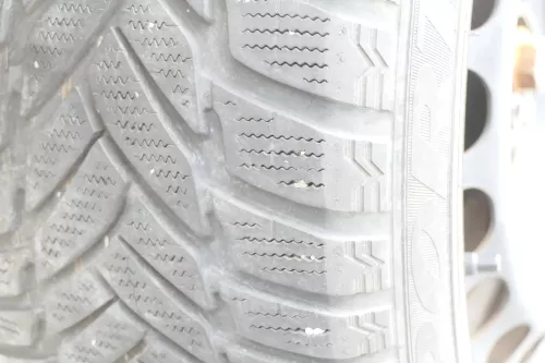 VW Passat 3C Golf Reifen Winterrreifen M&S 205/55 R16 94H Felgen 5-7mm (157450)