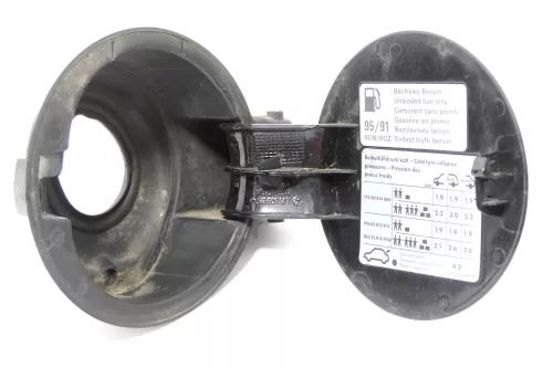 VW Golf 4 Limousine Tankdeckel Deckel Tank Tankverschluß schwarz LC9Z blackmagic (157710)