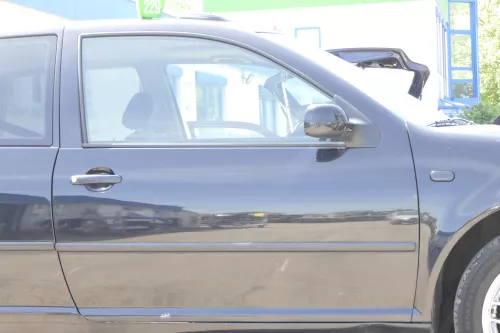 VW Golf 4 Tür vorne rechts Beifaahrertür 2/3-Türer schwarz LC9Z ohneAnbaute (157716)