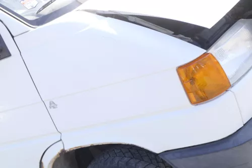 VW T4 kurze Version Kotflügel vorne rechts weiß L902 - Rost (158390)