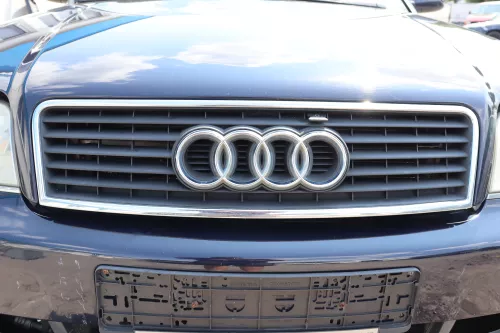 Audi A6 4B ab ca. Bj. 2001 Zeichen Kühlergrill Grill 4B0853651F 3FZ Facelift (158564)