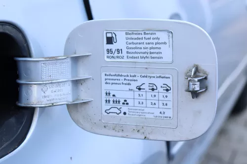 VW Bora Limousine Tankdeckel Deckel Tank Tankverschluß silber LB7Z (158803)