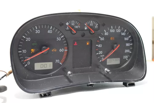 VW Golf 4 Tacho Tachometer Kombiinstrument 304.000km 1J0919860 1,4 16V 75PS 55kw (158833)