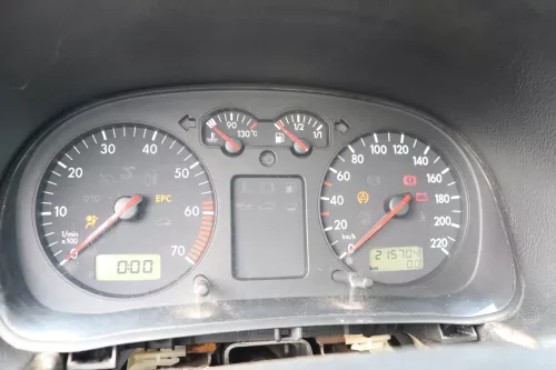 VW Golf 4 Tacho Tachometer Kombiinstrument 215.000km 1J0920802 1,4 16V 75PS 55kw (158914)