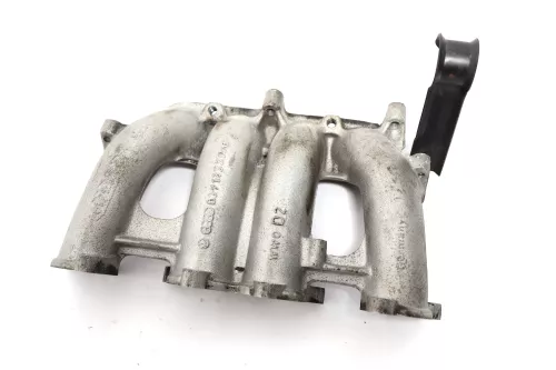 VW Passat 3A 35i Golf 3 Ansaugbrücke Ansaugkrümmer 1,6 AFT AKS Untgerteil 037133 (158973)