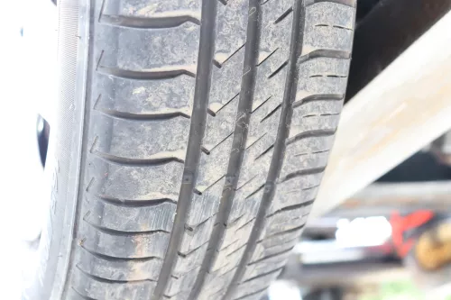 VW Polo 9N Felgen Reifen 165/70 R14 81T Sommerreifen ca. 4-6mm OHNE RADKAPPEN (159040)