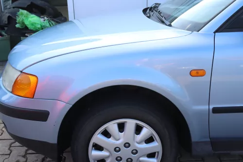 VW Passat 3B Kotflügel vorne links blau LL5Y (159122)