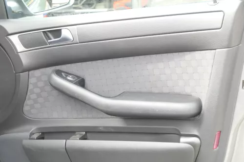 Audi A6 4B Türverkleidung Verkleidung Tür vorne +hinten links rechts soul schwar (159347)