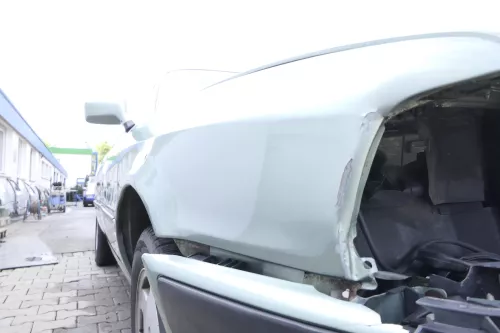 Audi 80 Kotflügel vorne rechts grün LY6N - Beule - Dellen (159845)