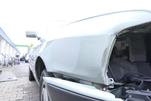 Audi 80 Kotflügel vorne rechts grün LY6N - Beule - Dellen  (159845)