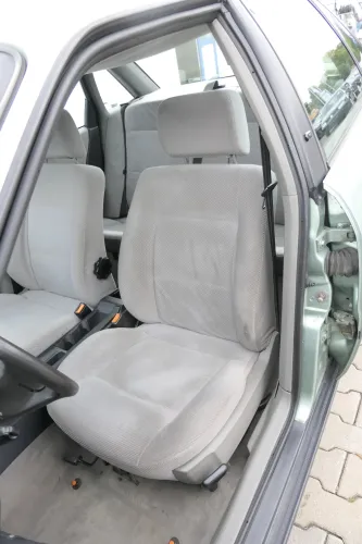 Audi 80 Sitz Fahrersitz vorne links +rechts Beifahrersitz (159887)