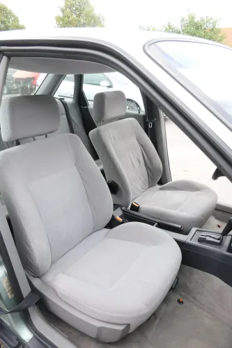 Audi 80 Sitz Fahrersitz vorne links +rechts Beifahrersitz (159887)