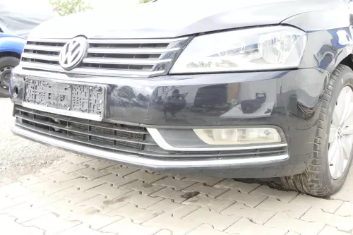 Passat 3C B7 Stoßstange vorne Stoßfänger PDC LC9X schwarz MÄNGEL DELLE Stauchung (159945)