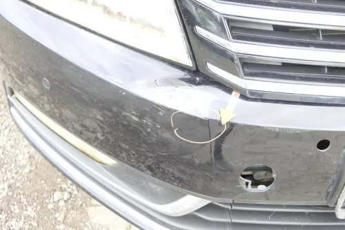 Passat 3C B7 Stoßstange vorne Stoßfänger PDC LC9X schwarz MÄNGEL DELLE Stauchung (159945)