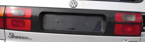 VW Sharan 7M Rücklicht Mitte Rückleuchtenband Heckleuchte Kennzeichenhalter 