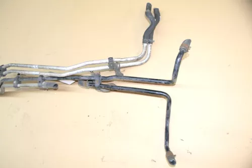 VW Sharan 7M 7M3 Leitung Kühlwasser Kühlflüssigkeit unterm Auto nach hinten (160083)