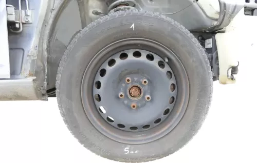 VW Golf 5 6 Touran Sommerreifen Reifen Felgen 195/65 R15 91V Caddy    5-6mm (160117)