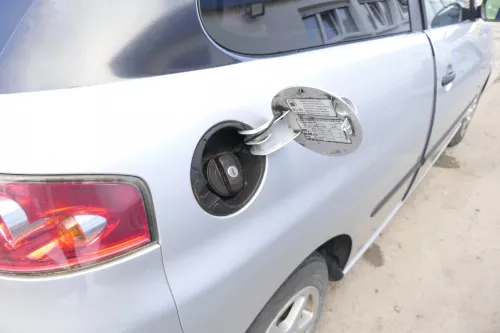Seat Ibiza 6L Tankdeckel Deckel Tank Tankverschluß silber grau LS7N