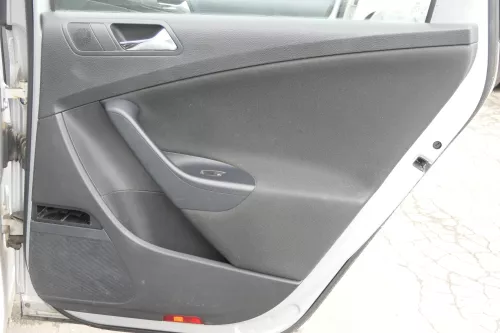 VW Passat 3C Variant Türverkleidung Verkleidung Tür hinten rechts schwarz