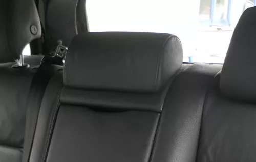 Audi A4 B6 8E Kopfstütze hinten in der Mitte schwarz soul Leder  (160420)