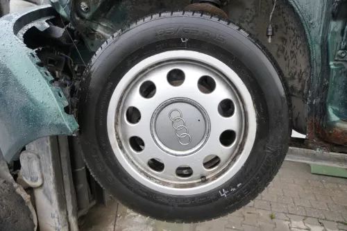 Audi A3 8L Alufelgen Reifen 195/65 R15 Sommerreifen 4-6mm 8L0601025E (160747)