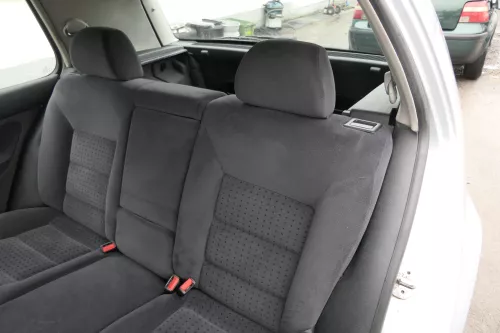 Golf 4 Limousine Sitz Rückbank Rücksitzbank Sitzfläche Sitze Kopfstützen Velour  (161088)