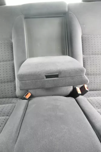Golf 4 Limousine Sitz Rückbank Rücksitzbank Sitzfläche Sitze Kopfstützen Velour  (161088)