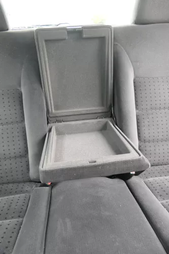 Golf 4 Limousine Sitz Rückbank Rücksitzbank Sitzfläche Sitze Kopfstützen Velour  (161088)