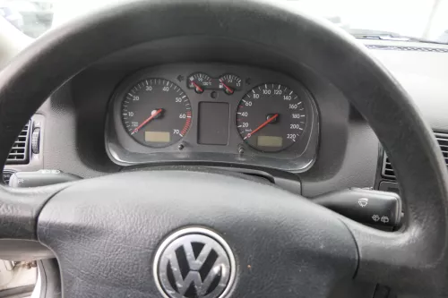 VW Golf 4 Tacho Tachometer Kombiinstrument 268.000km 1J0919860 1,4 16V 75PS 55kw (161090)