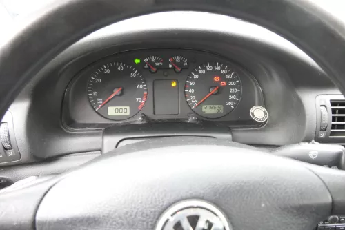 VW Passat 3B Tacho Tachometer Kombiinstrument 218.000km 09052069906 1,6 74kw AHL (161619)