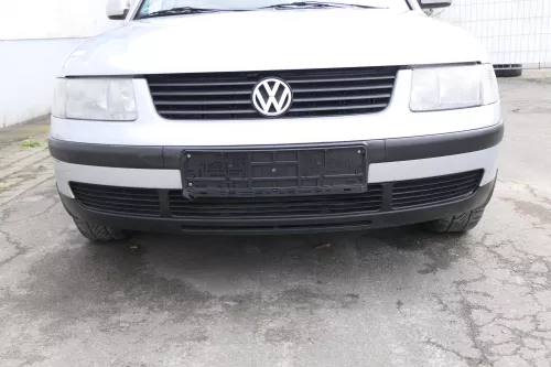 VW Passat 3B Stoßstange vorne Frontstoßstange Stoßfänger silber LB7Z grau Grill (161685)
