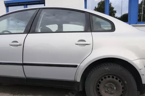 VW Passat 3B 3BG Limousine Tür hinten links silber grau LB7Z satinsilber (161689)
